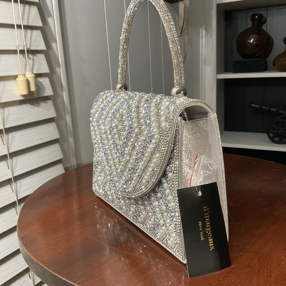 New with Tags d’Margeaux Silver and Pearl Evening Bag - Picture 4 of 4